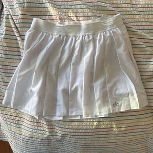 White pleated alo tennis skirt size Xs